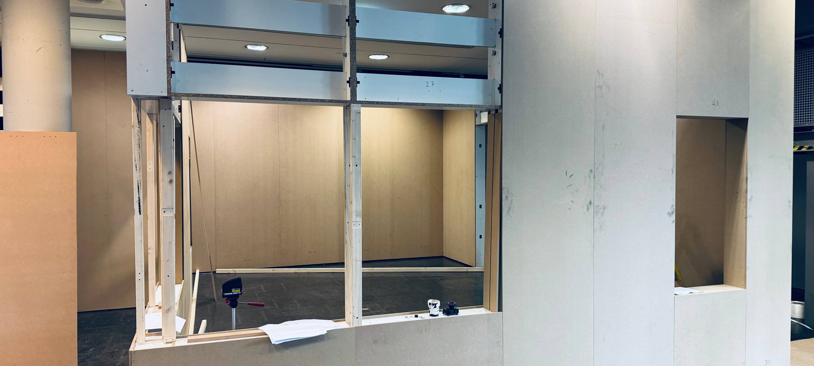 Aufbau für die Ausstellung zu Udo Lindenbergs 80.Geburtstag hat begonnen