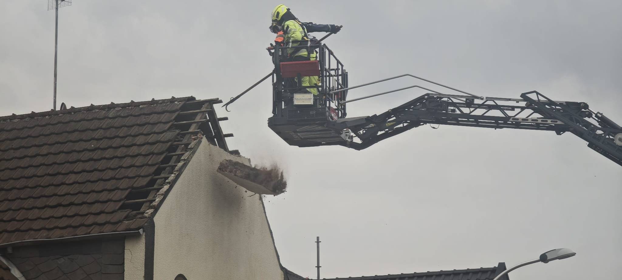 Feuerwehreinsatz: Abgesackter Hausgiebel Gronau